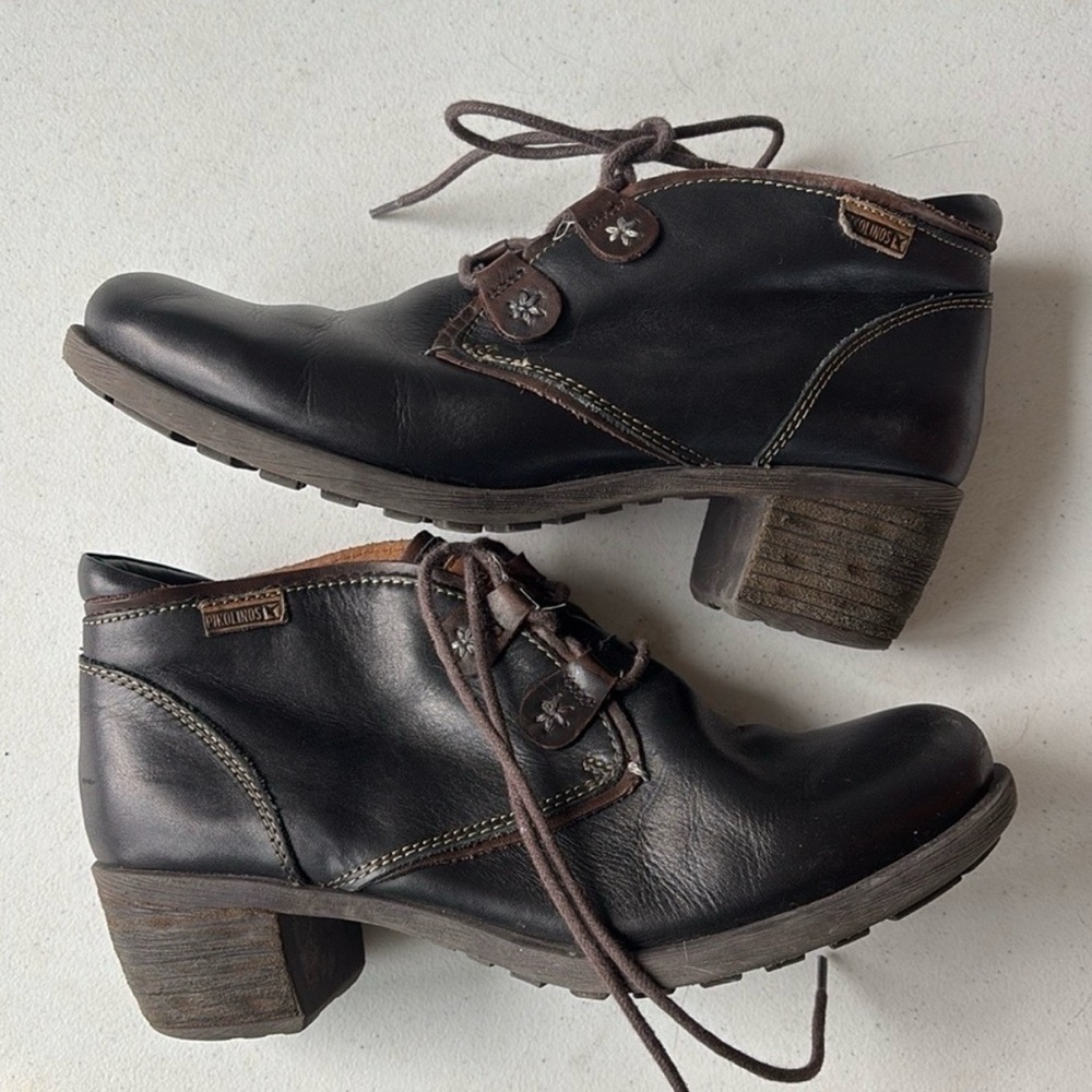 Pikolinos Black Leather Ankle Boots
